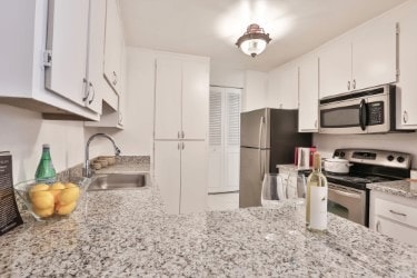 Building Photo - 1760 Halford Ave