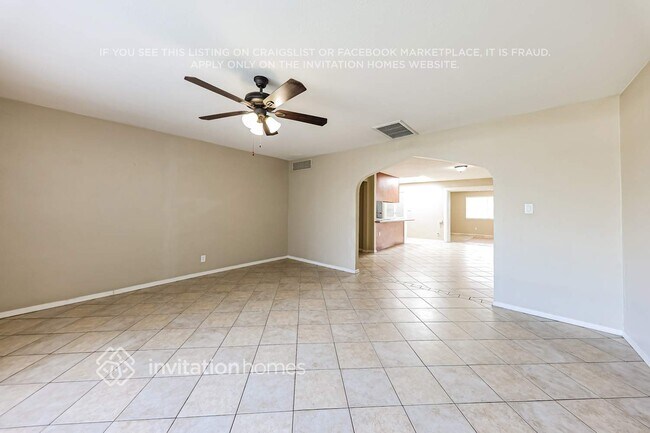 Building Photo - 3735 W Rose Ln