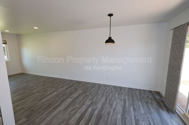 Foto del edificio - 102 Hoover Ave