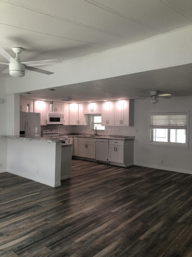 Building Photo - 522 Egret Cir