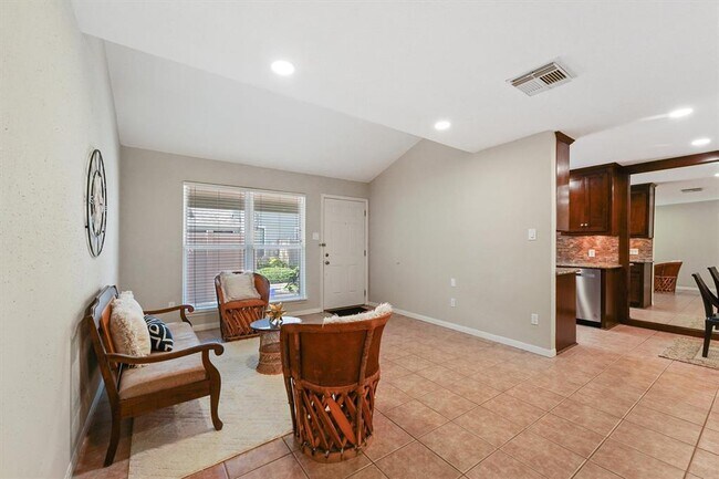 Building Photo - 2379 Briarwest Blvd