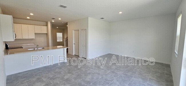 Building Photo - 2857 Pierr St