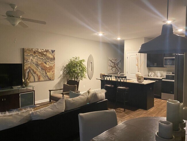 Building Photo - Richmond Hill Townhome