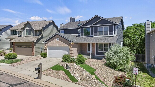Foto del edificio - Spacious 5-Bedroom Home with Mountain View...