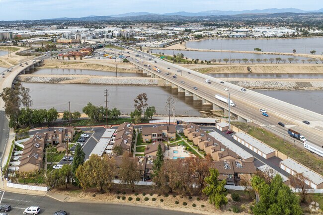Building Photo - 500 N Tustin Ave