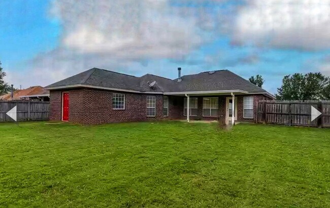 Building Photo - Fine Silver Living in Silver Pointe