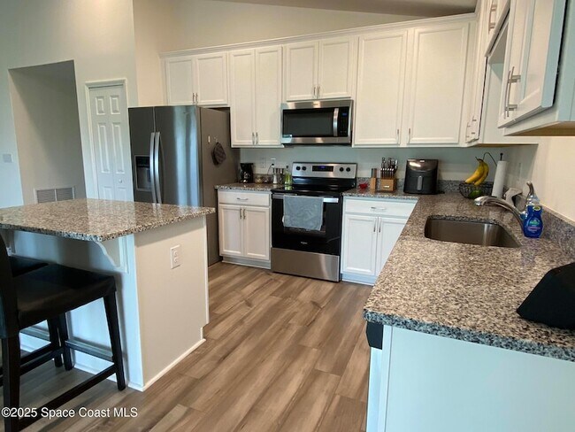 Building Photo - 1186 Dania Cir