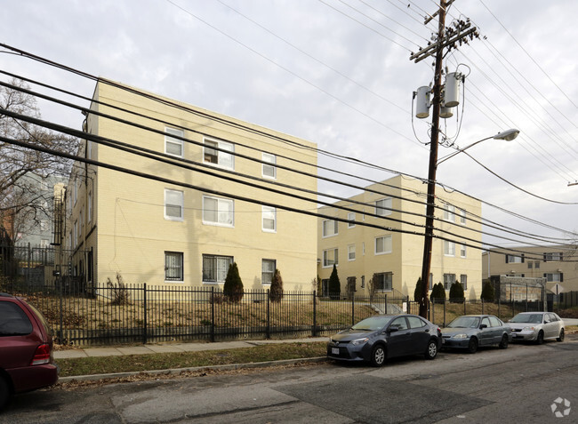 Building Photo - Chesapeake Street