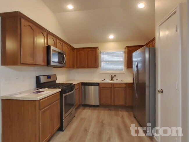 Building Photo - 3931 Mistflower Drive Converse TX