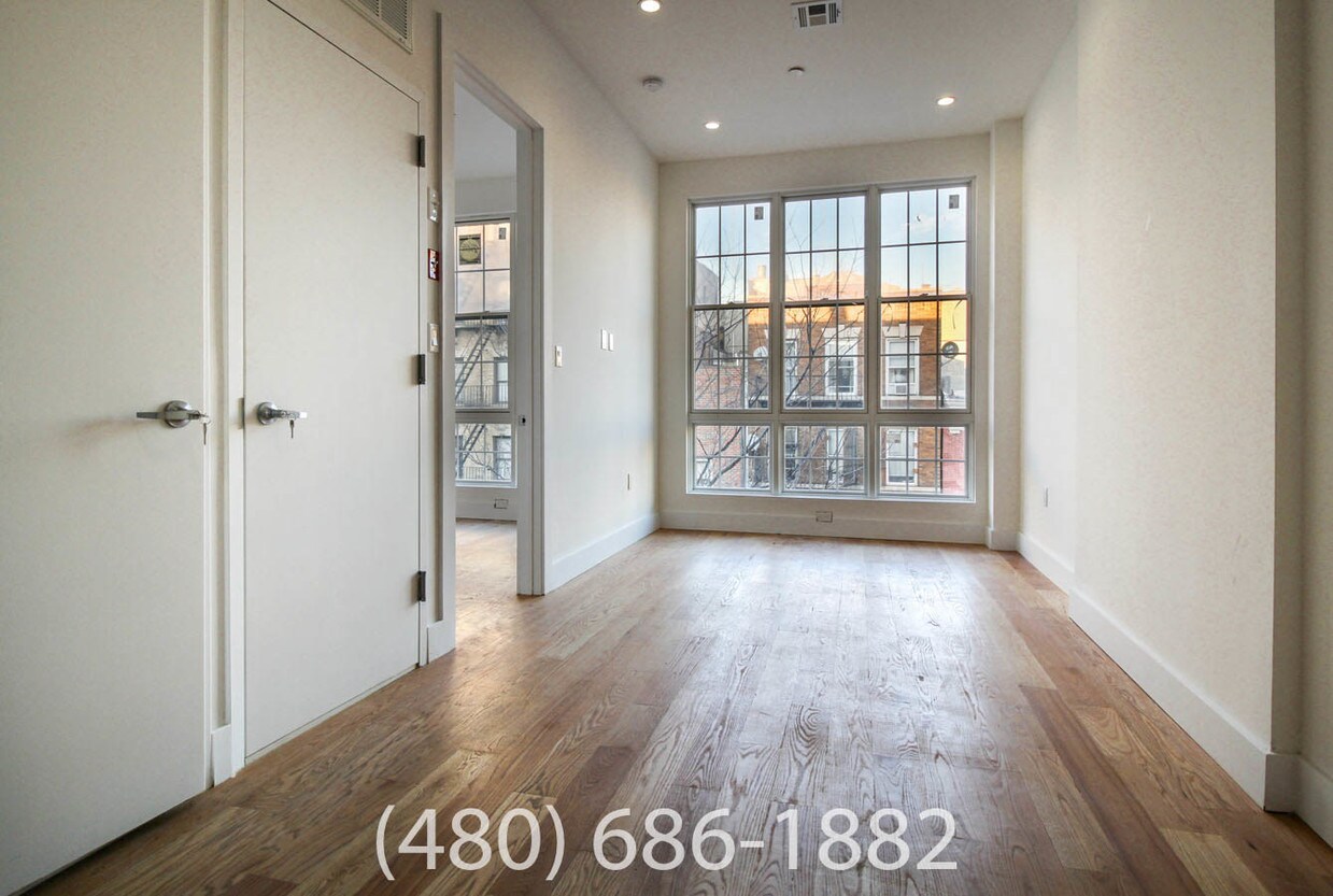 Foto principal - 240 S 3rd St