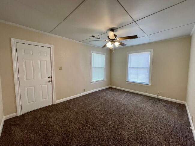 Building Photo - 3336 Lay Ave, Groves, TX 77619