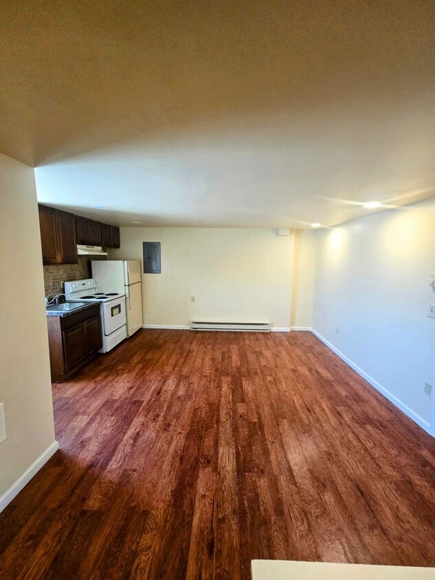 Primary Photo - 1239 W Chew St