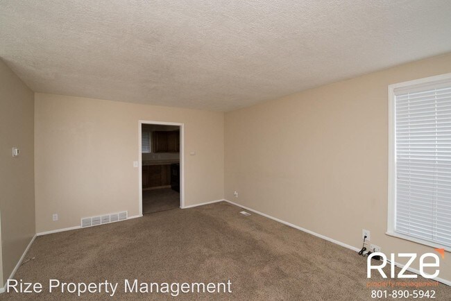 Building Photo - 5 br, 2 bath House - 4250 Whipoorwhil