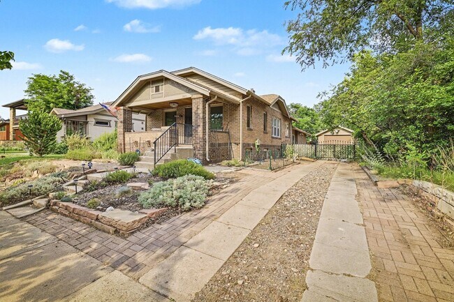Foto del edificio - Charming Platte Park Bungalow Just Steps from South Pearl Street