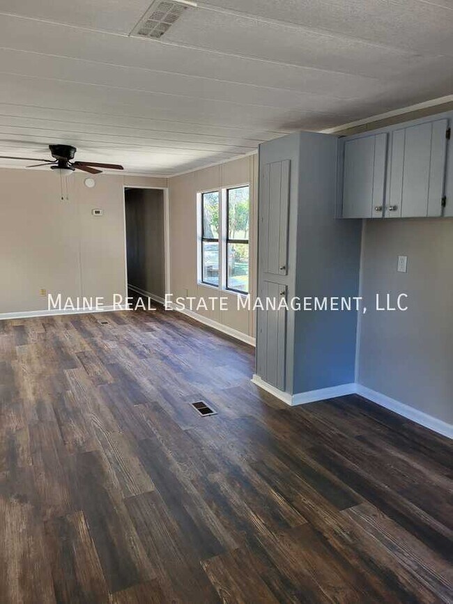 Building Photo - 705 Robarts Rd