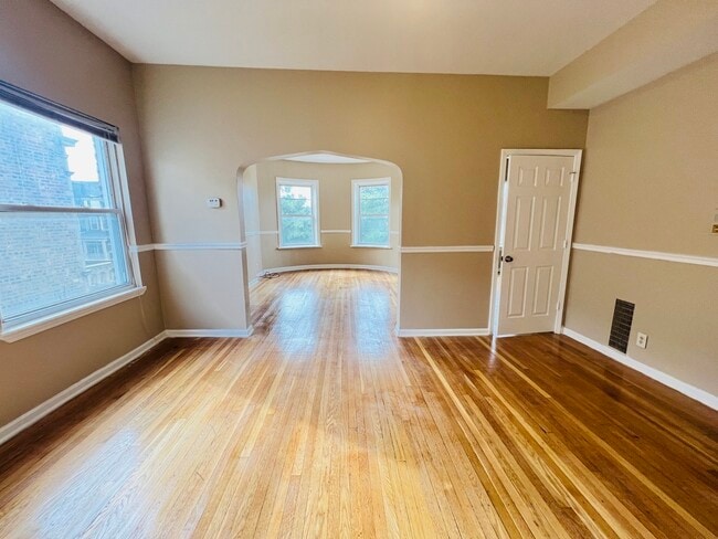 Dining room - 7615 S Emerald Ave