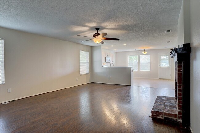 Foto del edificio - 4608 Cedar Crest Dr