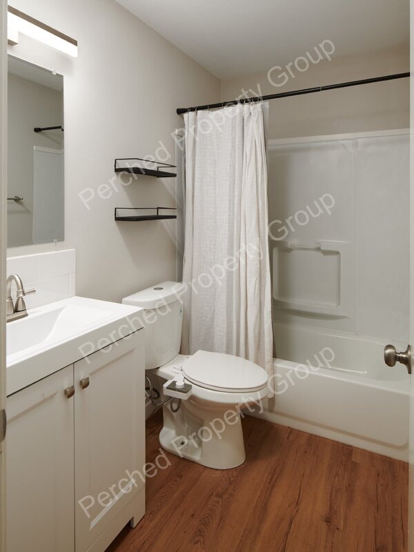 15533 NE Glisan St Unit Apt 5, Portland, OR 97230 Condo for Rent in