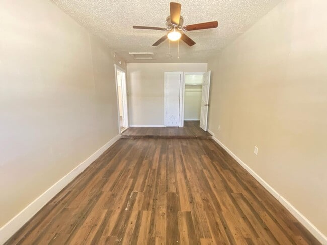 Foto del edificio - 1708 E Dartmouth St