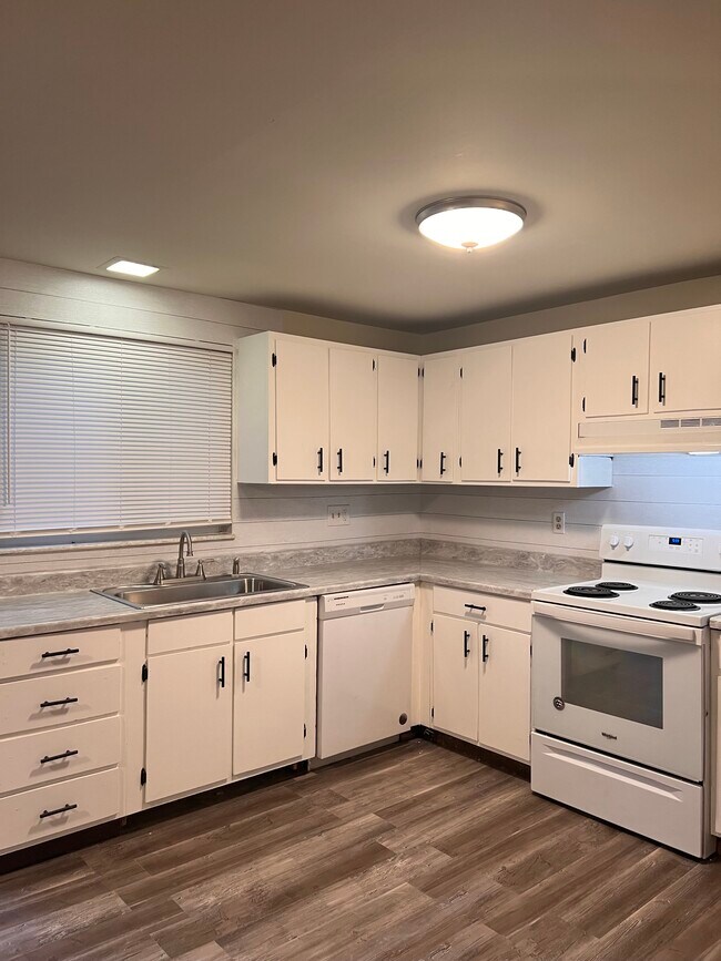 Building Photo - 7616 Mt Hood