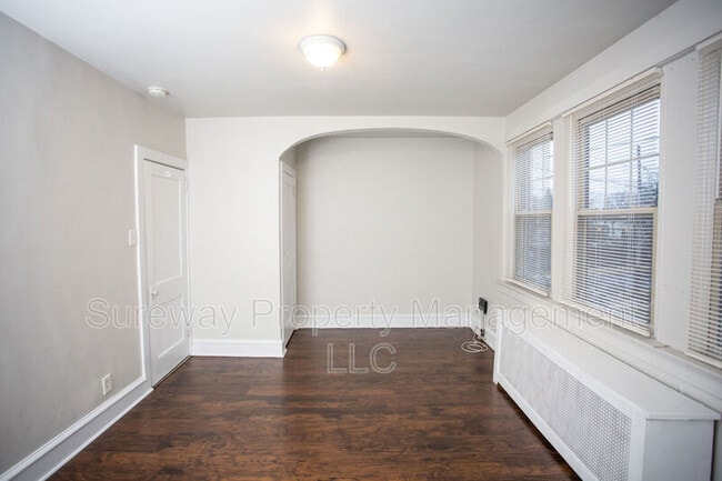 Building Photo - 1034 Collings Ave