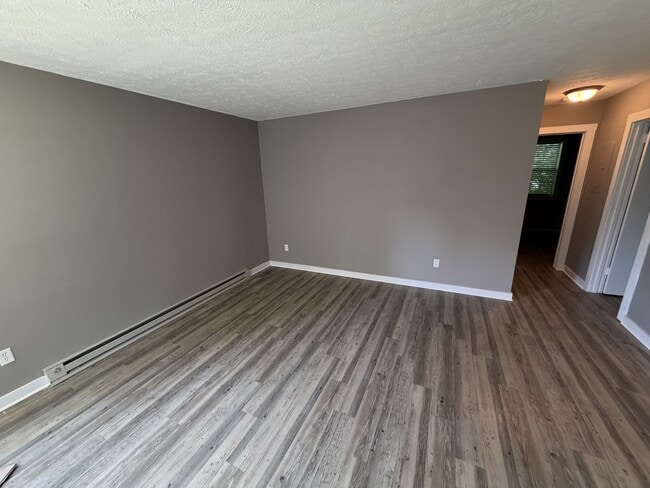 Building Photo - 905 Blue Ridge Dr