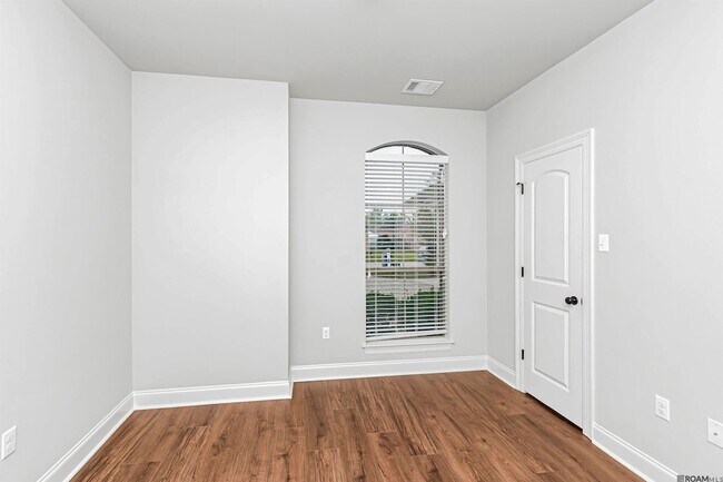 Foto del edificio - 8231 Valencia Ct