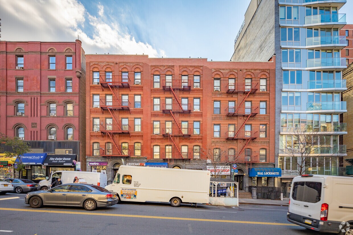 Primary Photo - 204 W 96TH St