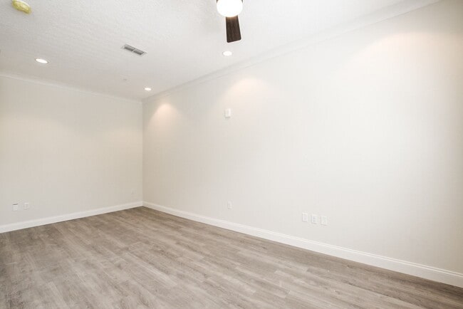 Building Photo - 109 S Boyd St