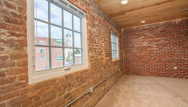 Foto del edificio - 80 W Water St