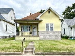 Building Photo - 702 S 19th St