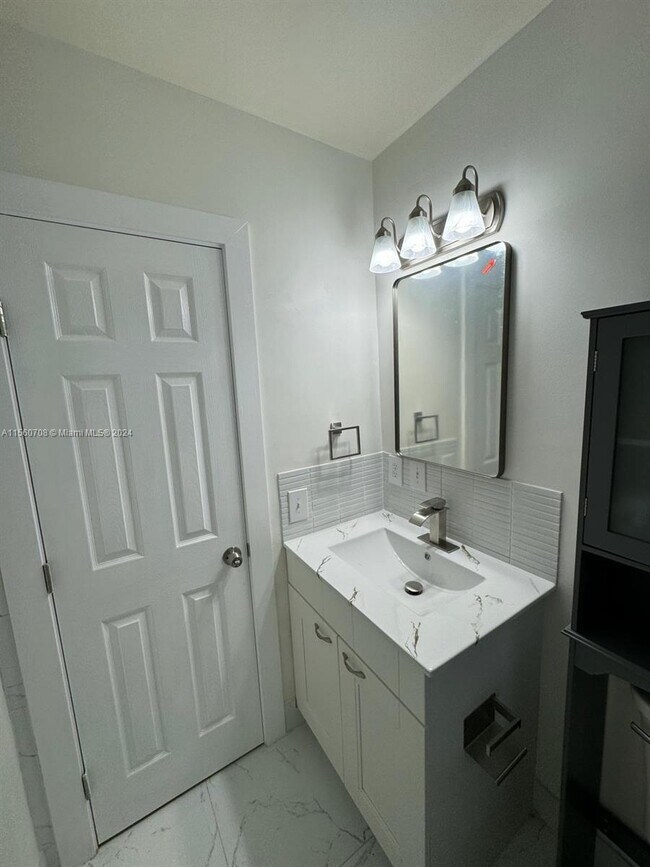 Foto del edificio - 1222 NW 102nd St