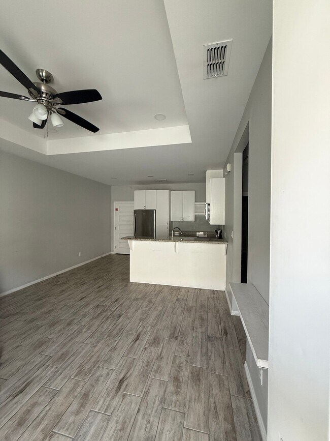 Building Photo - 1403 W Heritage Dr