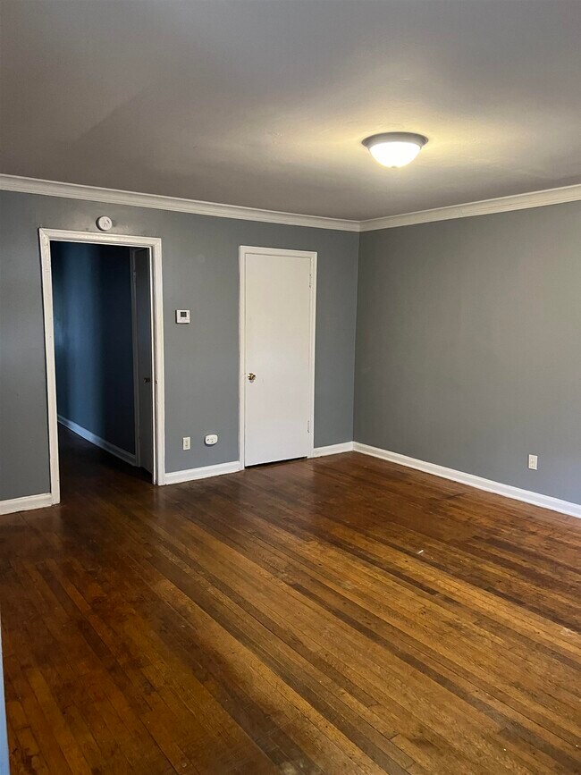 Foto del edificio - 670 N Perkins Rd