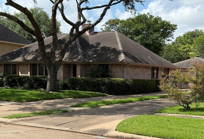 Building Photo - 3031 Green Fields Dr