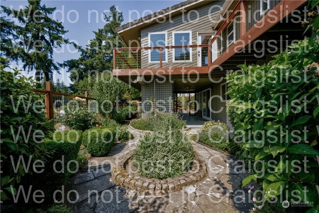 Building Photo - Burien - Remodeled 4 Bedroom - 2.5 Bath Un...