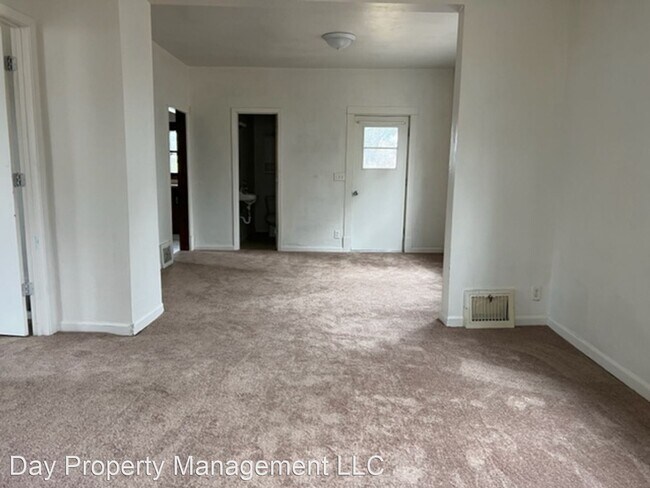 Building Photo - 3 br, 1.5 bath House - 218 N Outagamie St.