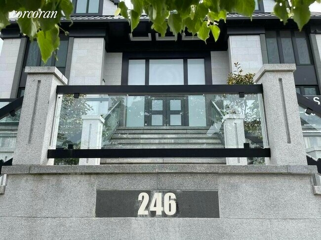 Foto del edificio - 246 83rd St