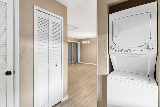 Building Photo - 2 bed 2 baths condo in Wildwood