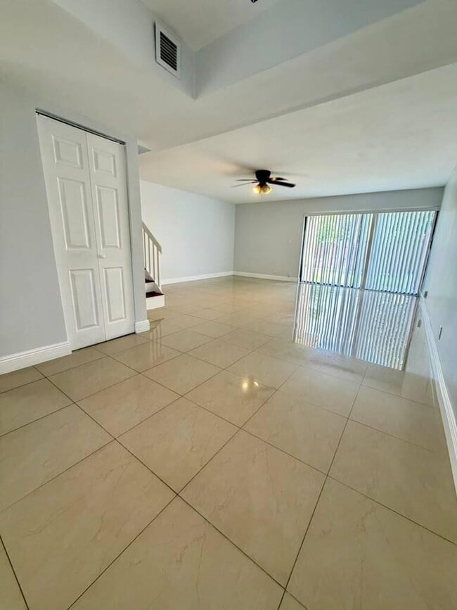 Foto del edificio - 7745 Balboa St
