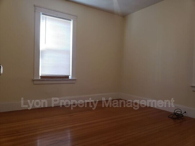 Building Photo - 47 Pleasant St