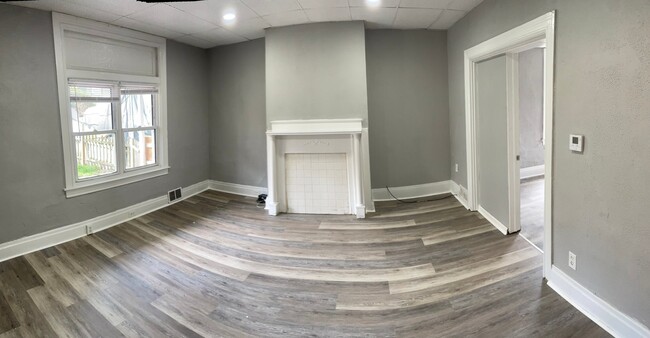 Building Photo - 2022 Plainview Ave