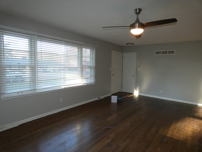 Building Photo - Coming Soon! Do not miss out! 6511 NW Vall...