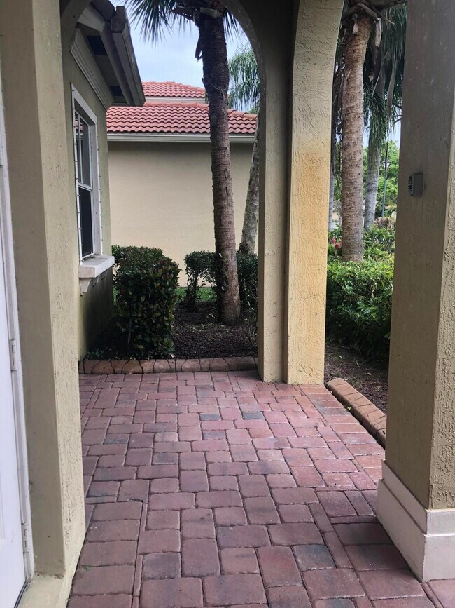 Building Photo - 6136 Santa Margarito Dr