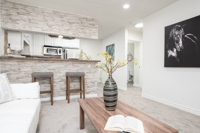 Foto del edificio - 1681 Bayview Heights Dr