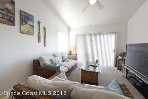 Building Photo - Fully furnished for short or long term ren...