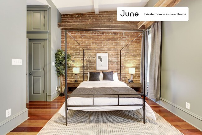 Building Photo - Private bedroom in 4 bed/3 bath Home