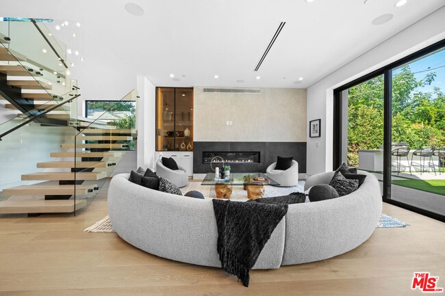 Foto del edificio - 4818 Norwich Ave