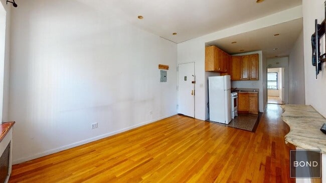 Building Photo - 1413 Second Avenue