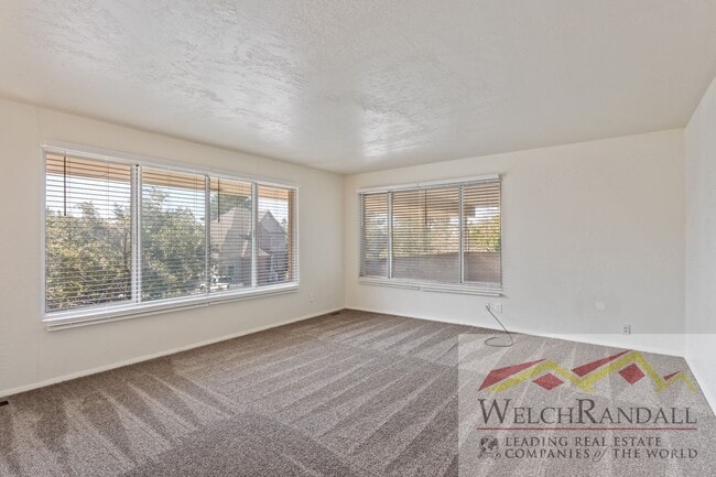 Building Photo - Elegant Layton Home Offering Space, Style,...